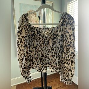 Leopard off the shoulder blouse. En Crème. Size small.